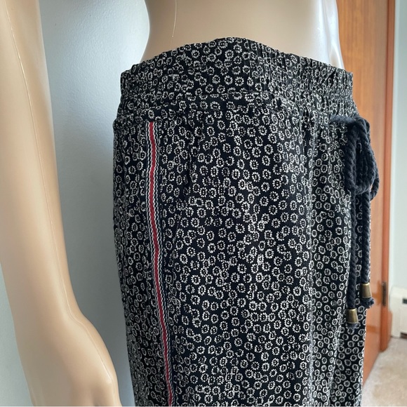 Anthropologie Ett Wa Black Red Striped Pull On Relaxed Fit Crop Jogger Pants - Picture 7 of 10